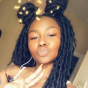 Meet your Posher, Danielle